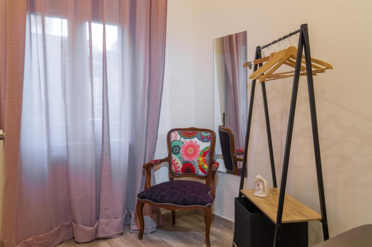 Bed and Breakfast Giu Al Centro Neapel Exterior foto